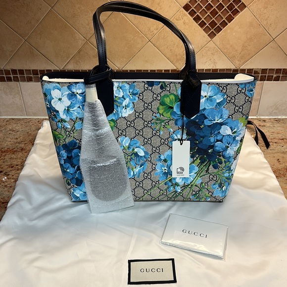Gucci Handbags - GUCCI GG Supreme Blue Blooms Reversible Tote size-11"W x 9"H x 4.5"D7.5" handle